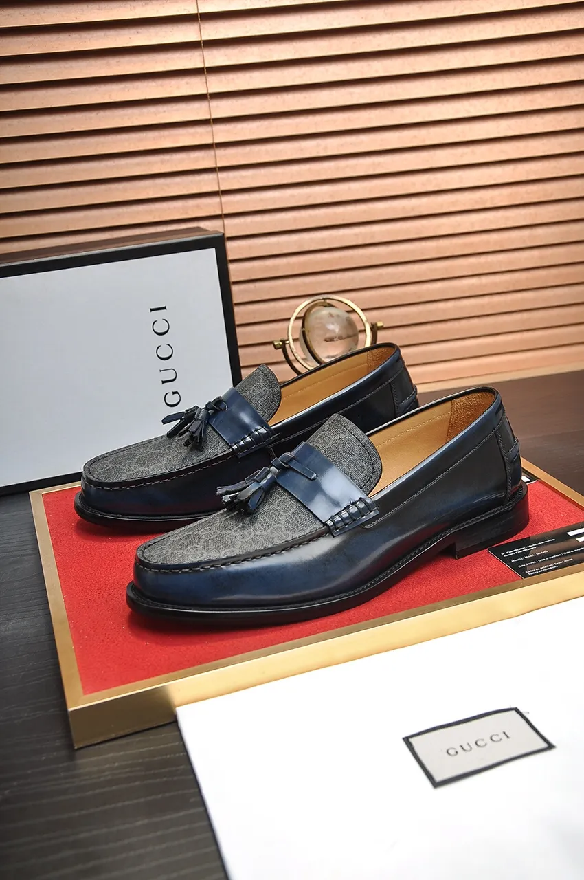 Men's shoes💰560💶Italy's top luxury men's shoe giant (GUCCI) (Gucci) (full cowhide lining) new arrival🍃Original European style🔰 Pleasant to the eye😍In order to make the shoes more durable and non-deformable🌀The production continues to follow traditional methods but there is still no lack of innovation💪Choose original sheepskin for the leather♻️ Smooth and natural And extra bright ⭐Made of imported cowhide, the first choice of rich people 38-45 (45 customized)